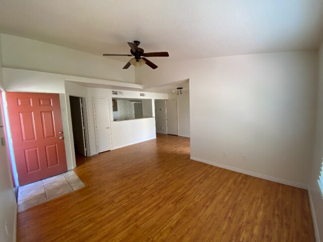 Foto del edificio - 2300 E Silverado Ranch Blvd