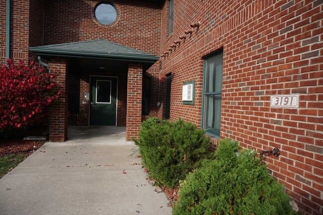 Building Photo - 3191 Losey Blvd S