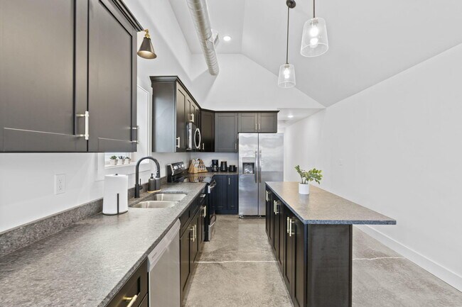 Foto del edificio - 423 E 2nd St