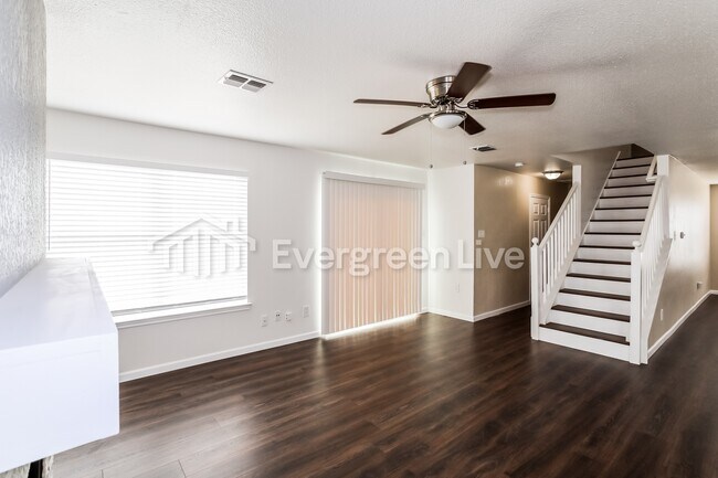 Building Photo - 1100 Beechwood Ln