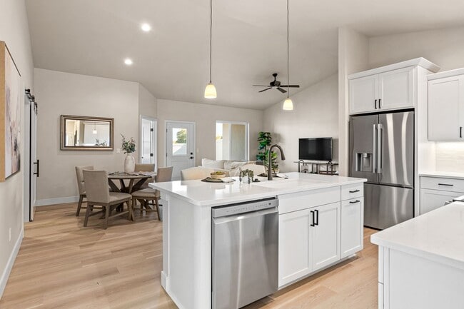 Foto del edificio - West Valley Luxury Townhome