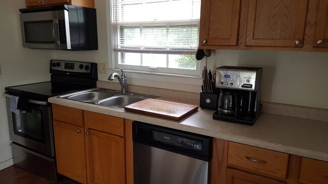Kitchen - 1659 Haslett Rd