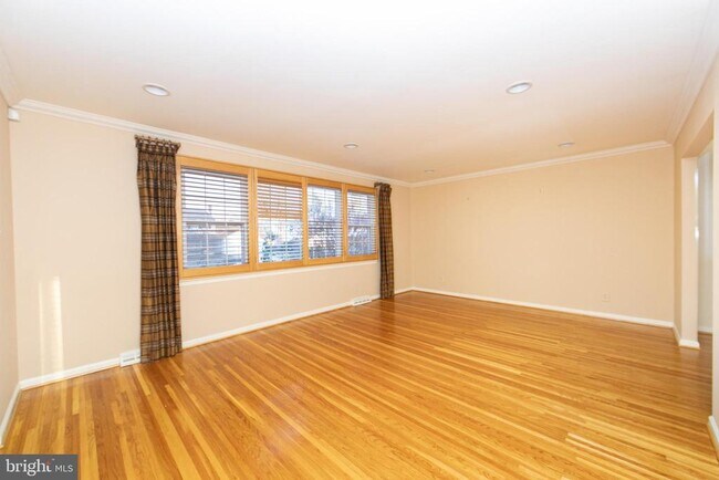 Foto del edificio - 108 Henfield Ave