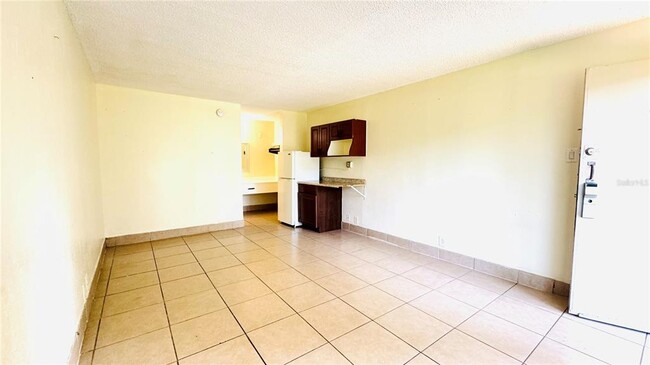 Building Photo - 7900 S Orange Blossom Trail