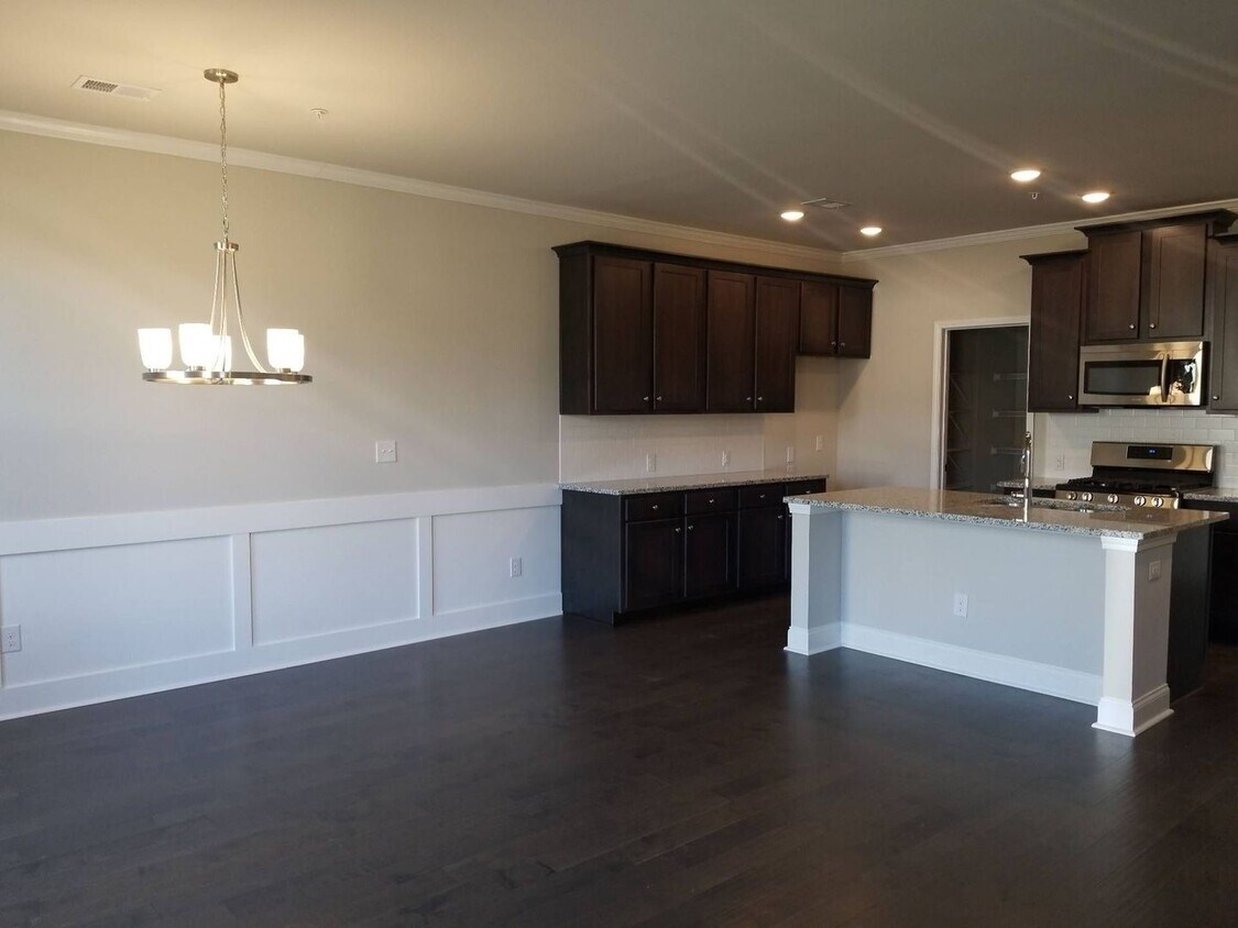 Primary Photo - Single Family 3 Bedroom Townhome in Woodst...