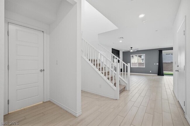 Building Photo - 294 Mount Williamson St