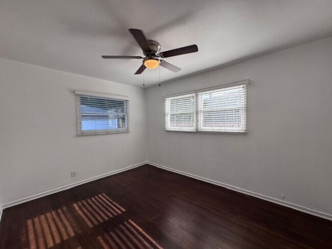 Foto del edificio - Charming North Long Beach Home