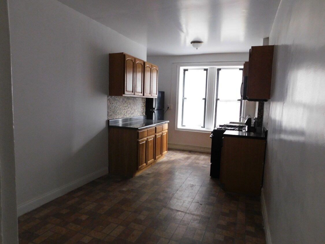 Building Photo - 2765 Matthews Ave