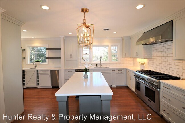 Building Photo - 4 br, 3 bath House - 980 Wellington Rd