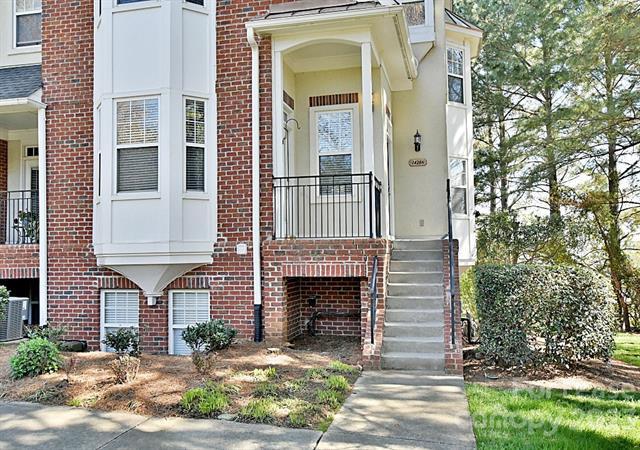 Building Photo - 14266 Richmond Park Ave