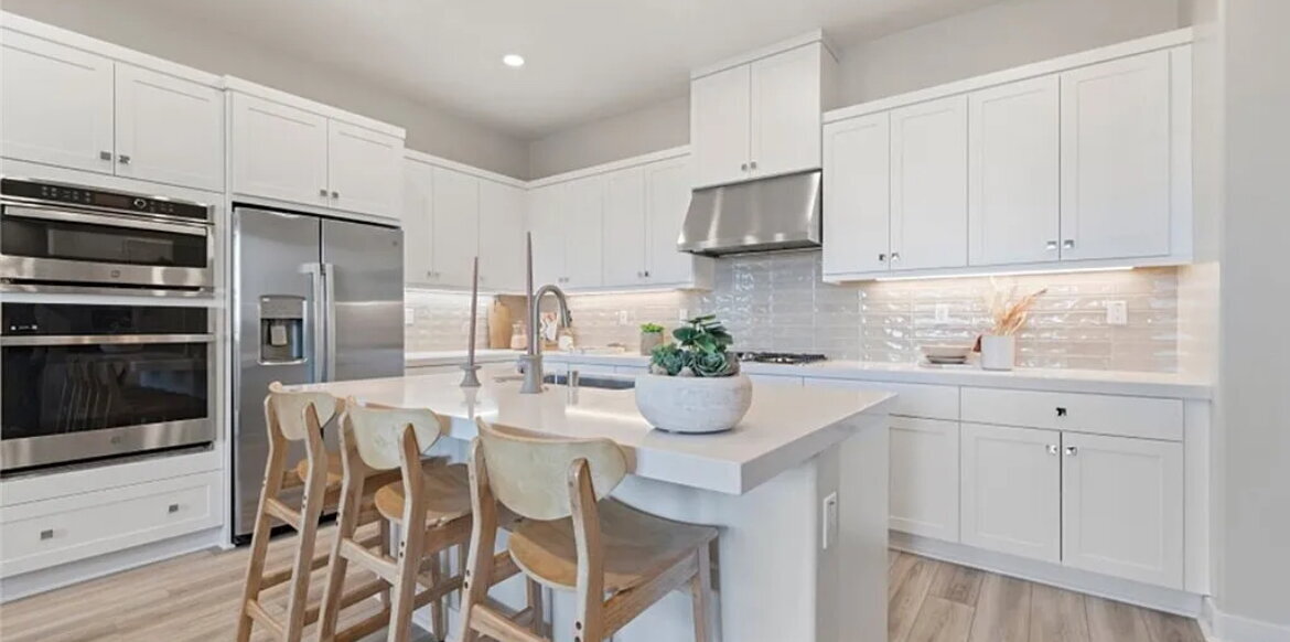 Foto principal - This single-level condominium on the 3rd f...