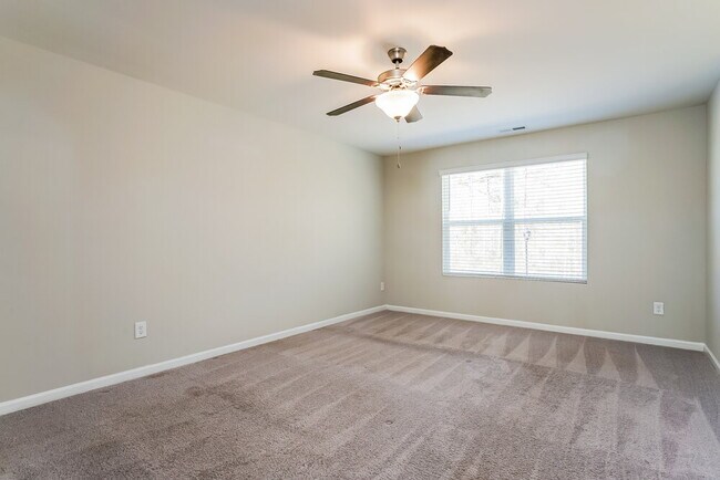 Building Photo - 524 Landing View Dr