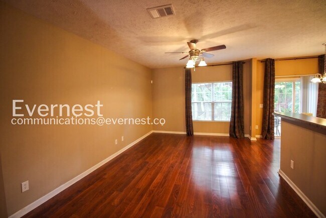 Building Photo - 3 Bed/2.5 Bath Townhome with Garage / Pet-Friendly / Coming Soon!