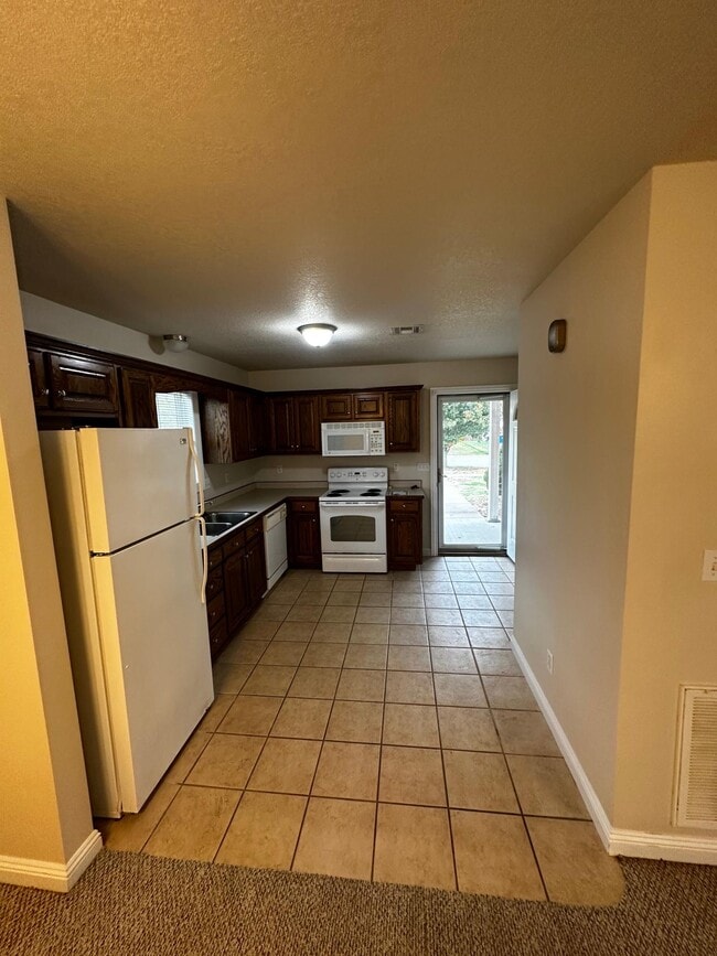 Building Photo - 1121 Marie Ln