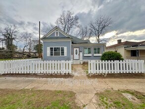 Building Photo - 811 17th St SW