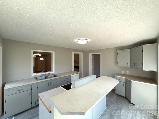 Building Photo - 513 Rhodes Ave