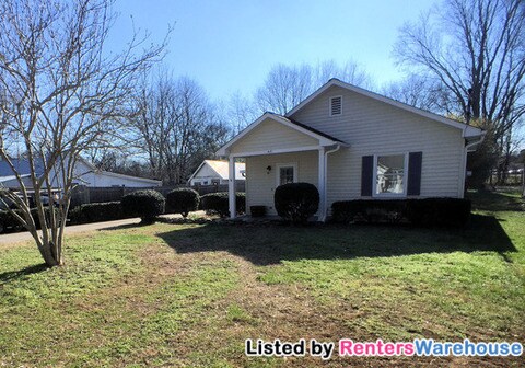 Primary Photo - 415 Forrest St
