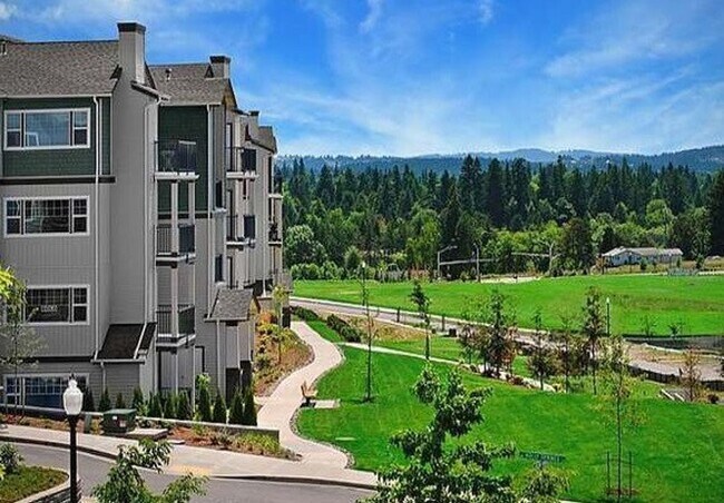 Foto del edificio - Condo w/ Garage. Close To St. Vincents Hospital, Freeways and Fast Commute To Portland