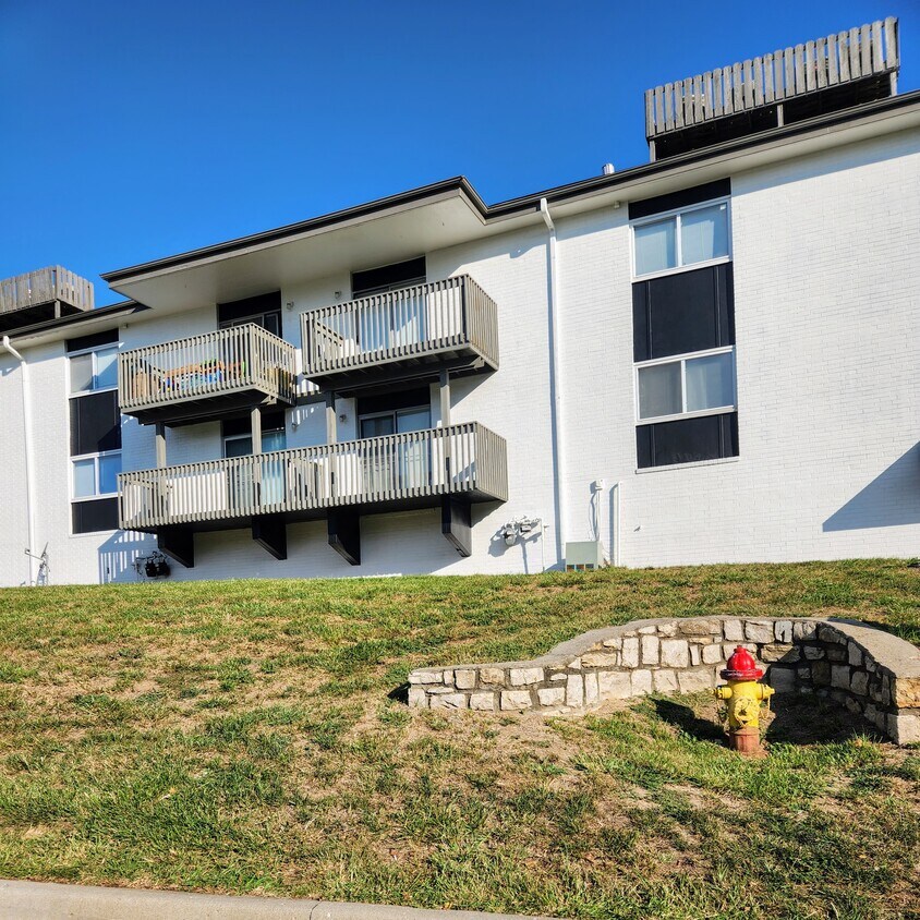 Riverside View Apartments 4800 NW Cliffview Dr Riverside, MO