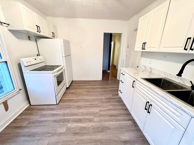 Building Photo - 24 Murray St