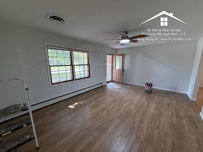 Building Photo - 511 Kleewood Dr