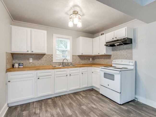 Building Photo - Updated Cozy 2 Bed 1 Bath Home in Guthrie ...