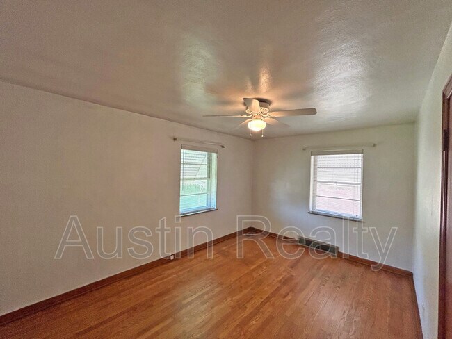 Building Photo - 6914 Southland Ave
