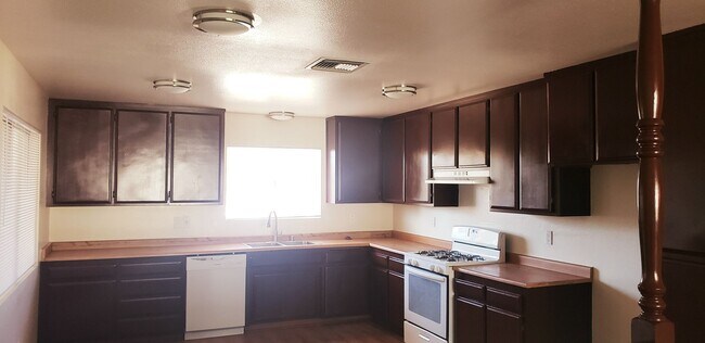 Foto del edificio - Remodeled/Move-in ready 3 bed 2 bath house...
