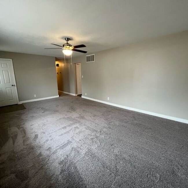 Foto del edificio - Coming soon! 3 bedroom, 1 1/2 bath, 2 car ...