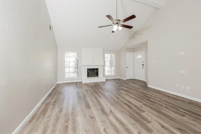 Foto del edificio - 4515 Tangle Creek Ln