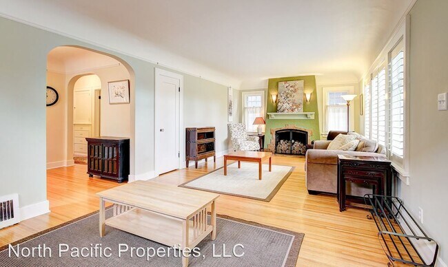 Building Photo - 3 br, 2 bath House - 3504 Densmore Ave N