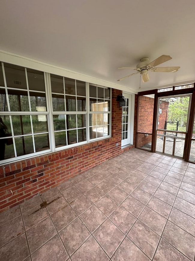 Building Photo - 910 Crawford Cir