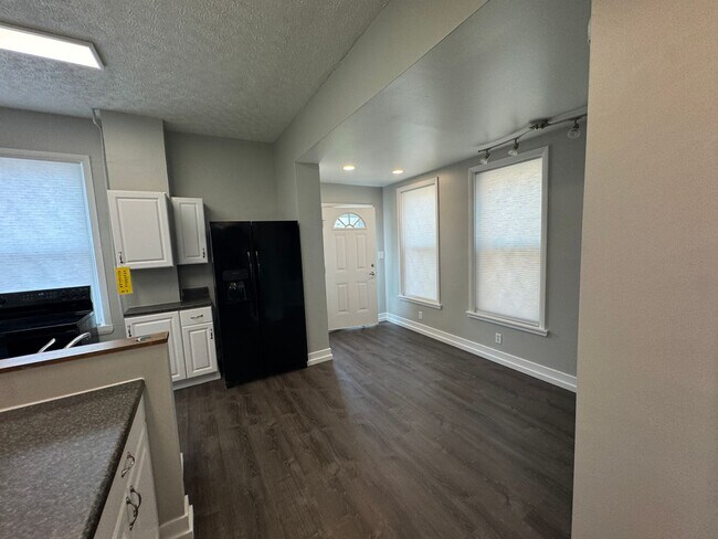 Foto del edificio - Available NOW! 3 Bed 2 Full Bath Townhome ...