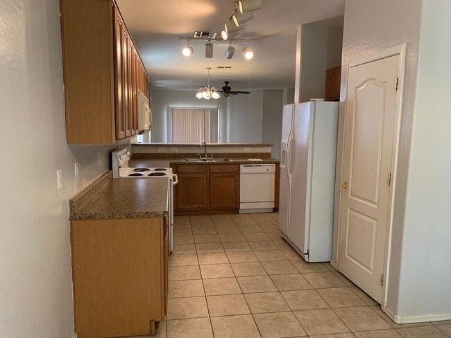 Foto del edificio - Warm & Inviting 4bed / 2 bath Home in Phoe...
