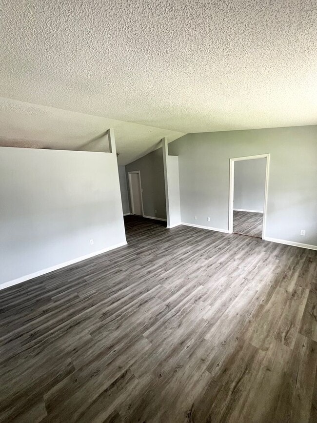 Building Photo - Beautiful 4BR/1.5BA Dade City Home NO APPL...