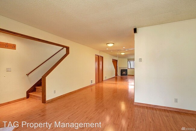 Foto del edificio - 2 br, 1.5 bath House - 1017 156th Ave NE #A12