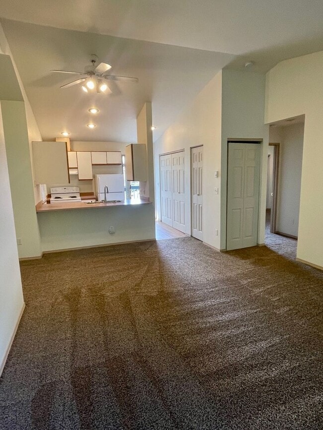Building Photo - 2-Bedroom Apartment near Walking Trails and Whatcom Falls Park