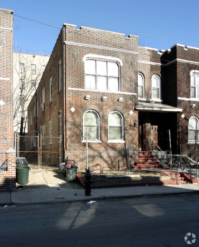 Primary Photo - 213 E 96th St