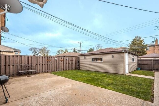 Building Photo - 2702 N 74th Ave