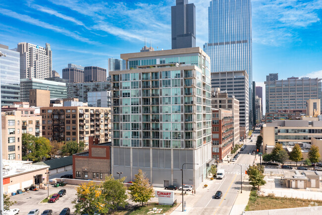 Building Photo - Platinum Tower