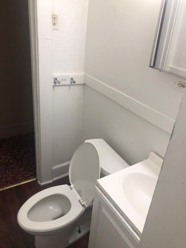 456 Broadway Blvd Unit 6, Monroeville, PA 15140 Room for Rent in