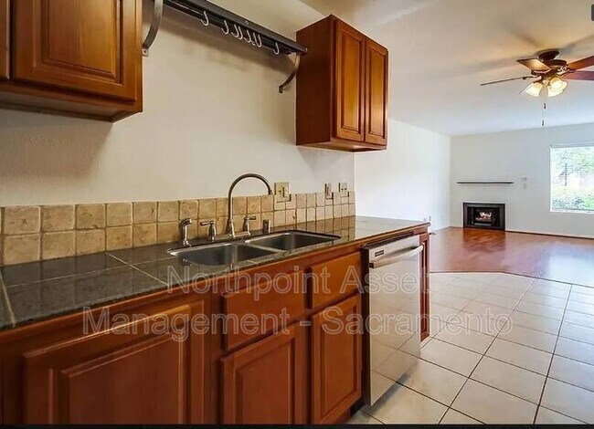 Building Photo - 10250 Caminito Cuervo