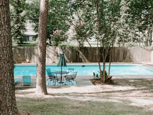 Building Photo - Large 4 bedroom in Brookwood with a pool!