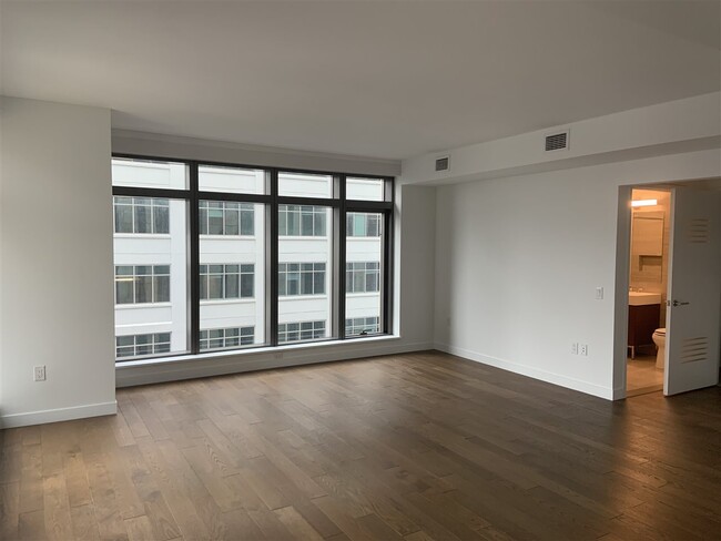 Building Photo - 99 Hudson St