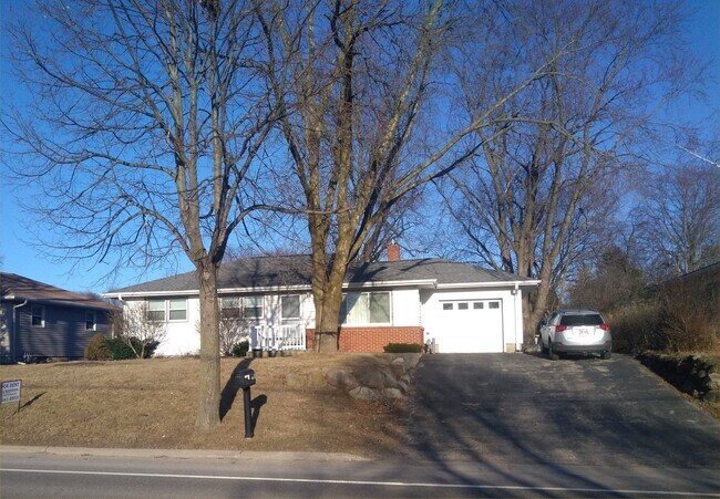 Foto del edificio - 2013 Portage Rd