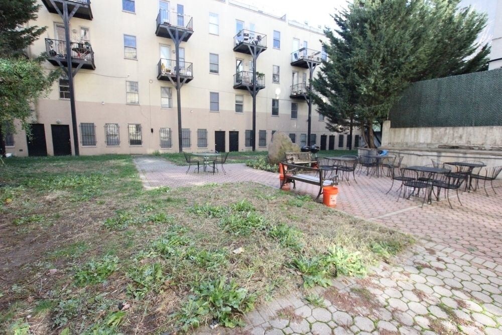 Building Photo - 21 Ten Eyck St