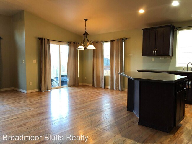 Building Photo - 4 br, 3 bath House - 7206 Grand Prairie Dr.