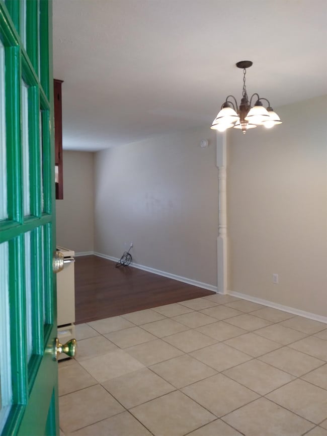 Building Photo - 1600 Carolwood Ct