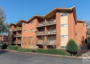 Building Photo - 250 Little St
