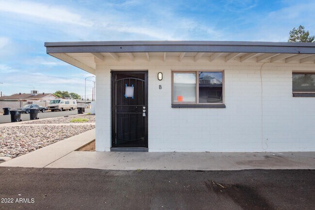 Building Photo - 616 S Bellview